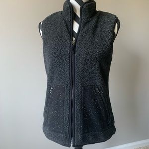 Sherpa style black/gray vest
